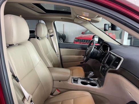 Used 2018 Jeep Grand Cherokee Limited w/ Trailer Tow Group IV image 31