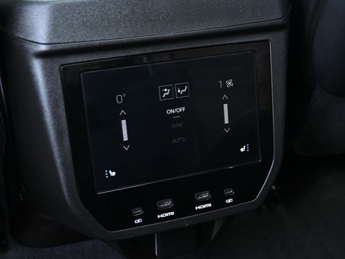 Used 2025 GMC Yukon Denali Ultimate image 31