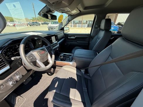 Used 2024 GMC Sierra 1500 SLT image 11