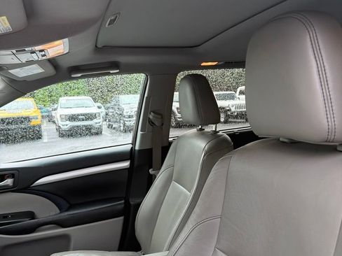 Used 2016 Toyota Highlander XLE FWD image 9