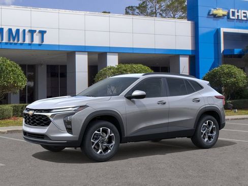New 2026 Chevrolet Trax LT w/ Driver Confidence Package FWD image 2