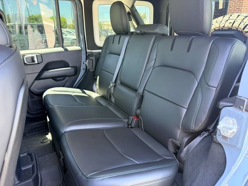 Used 2024 Jeep Wrangler Unlimited Rubicon 4xe AWD/4WD image 21