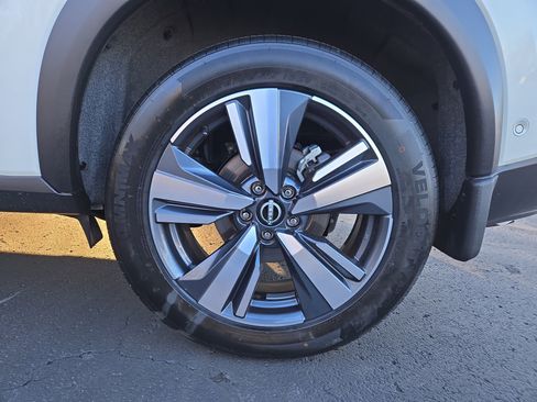 Used 2023 Nissan Rogue SL w/ SL Premium Package image 11