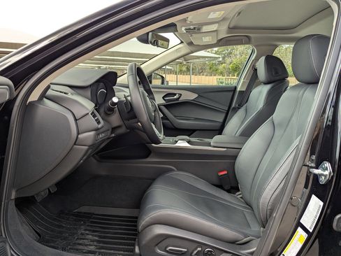 Certified 2025 Acura TLX w/ Technology Package image 10