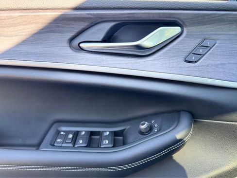 Used 2024 Jeep Grand Cherokee Limited 4xe image 23