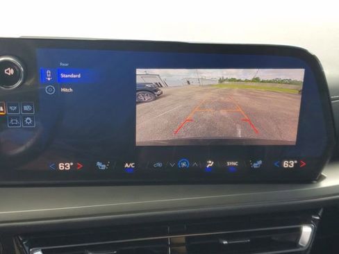 Used 2025 Chevrolet Traverse LT w/ Midnight/Sport Edition FWD image 26