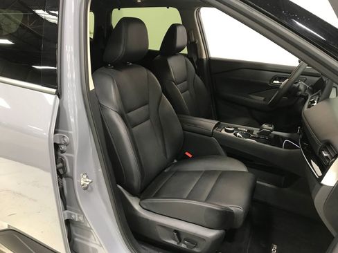 Used 2025 Nissan Rogue SL w/ Tech Package AWD/4WD image 8