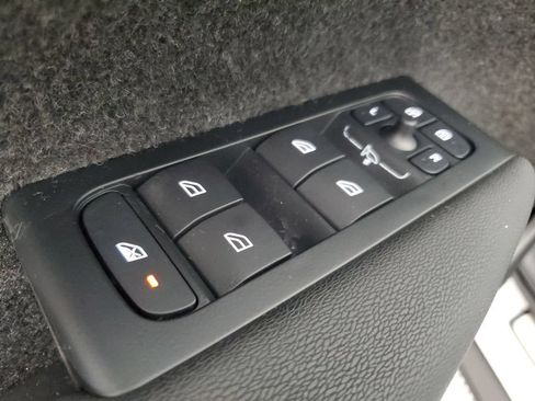 Certified 2026 Volvo XC40 B5 Plus AWD/4WD image 22