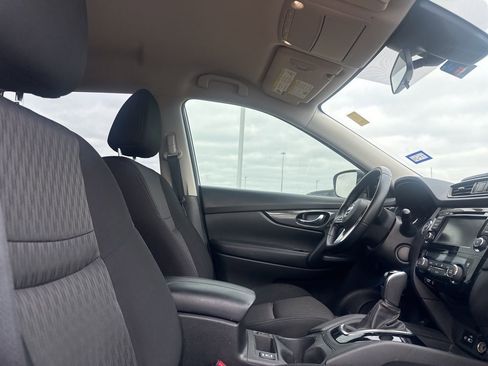 Used 2020 Nissan Rogue SV image 22