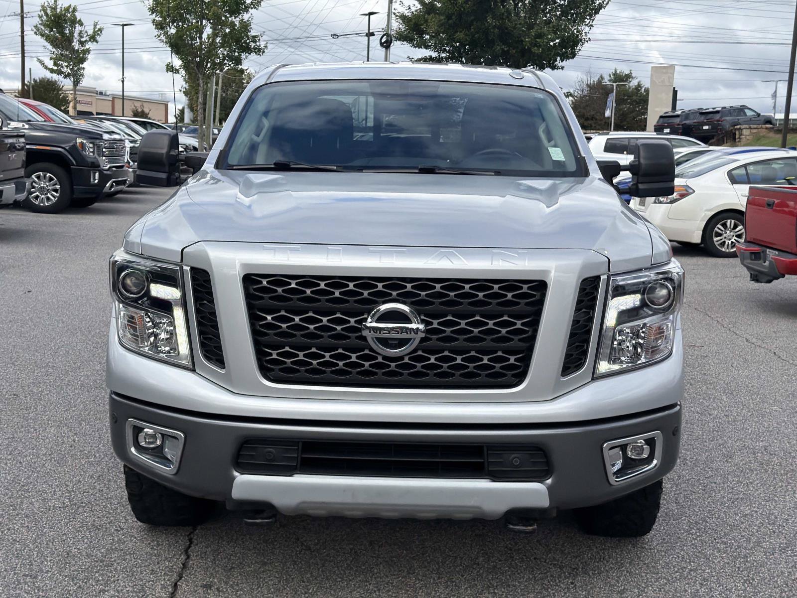 Used 2019 Nissan Titan PRO-4X w/ Pro-4x Convenience Package AWD/4WD image 4