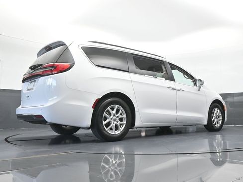 Used 2022 Chrysler Pacifica Touring-L FWD image 59
