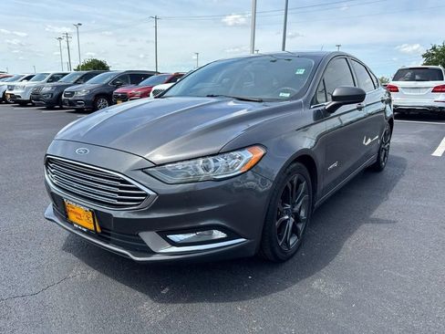 Used 2018 Ford Fusion SE w/ Equipment Group 601A FWD image 8