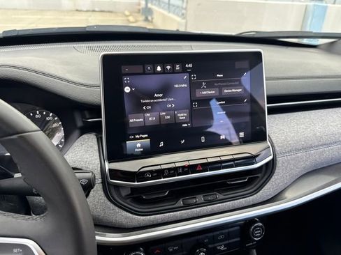 Used 2024 Jeep Compass Latitude image 11