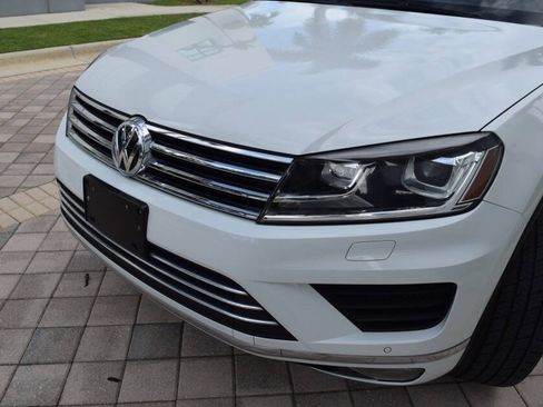 Used 2016 Volkswagen Touareg TDI AWD/4WD image 9