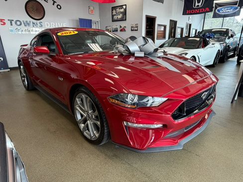 Used 2021 Ford Mustang GT Premium w/ Equipment Group 401A RWD image 3