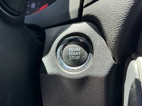 Used 2019 Toyota RAV4 XLE FWD image 29