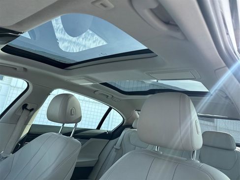 Used 2018 BMW 740i xDrive image 22