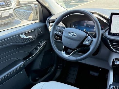 Used 2023 Ford Escape Platinum AWD/4WD image 11