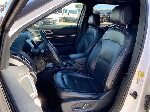 Used 2017 Ford Explorer Limited w/ Equipment Group 301A image 8