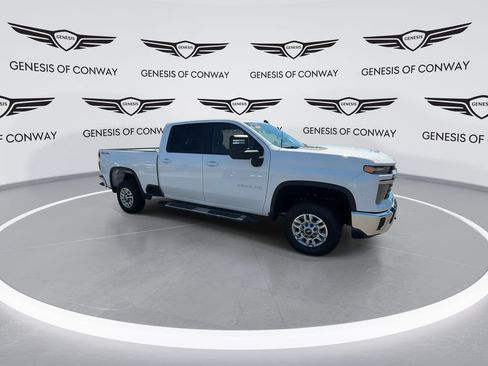 Used 2025 Chevrolet Silverado 2500 LT w/ Convenience Package AWD/4WD image 2