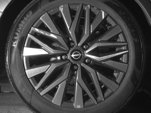 Used 2025 Nissan Altima 2.5 SV FWD image 15