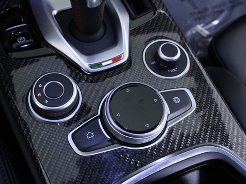 Used 2023 Alfa Romeo Stelvio Estrema image 35