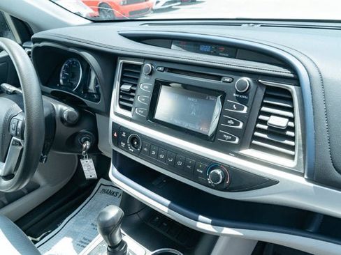 Used 2019 Toyota Highlander LE FWD image 39