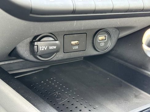 Used 2023 Hyundai Elantra SEL w/ Convenience Package FWD image 6