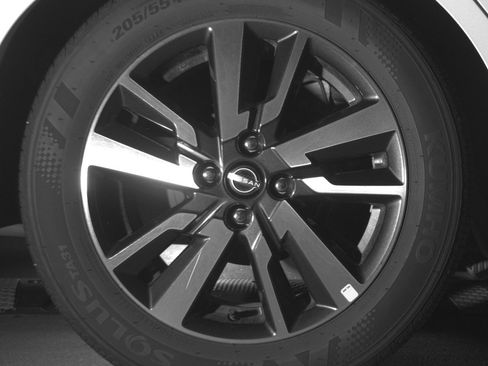 Used 2025 Nissan Versa SV image 15