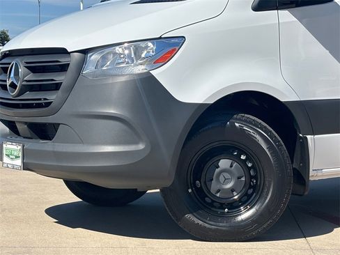 Used 2025 Mercedes-Benz Sprinter 2500 image 3