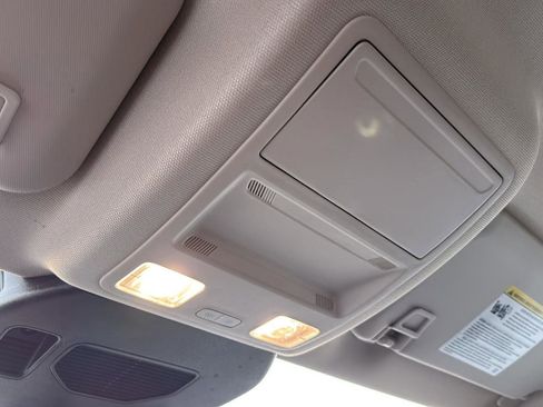 Used 2020 Ford Escape SE image 23