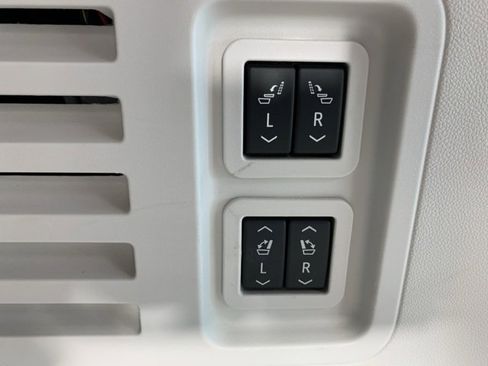 Used 2024 GMC Acadia Denali w/ Super Cruise Package image 14