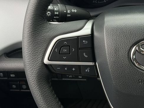 Used 2025 Toyota Sienna XLE image 14