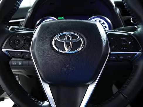 Used 2018 Toyota Camry XLE FWD image 25