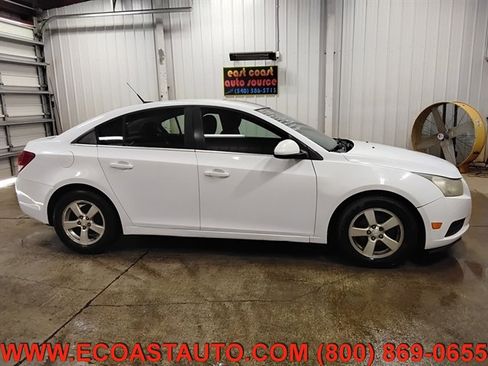 Used 2012 Chevrolet Cruze LT FWD image 2