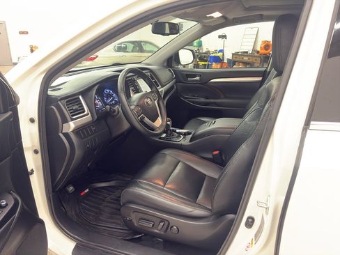Used 2015 Toyota Highlander XLE image 12