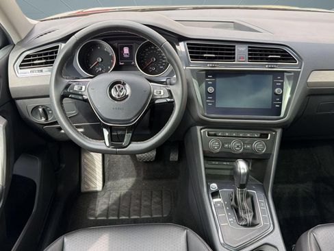 Used 2021 Volkswagen Tiguan SE w/ Panoramic Sunroof Package FWD image 28