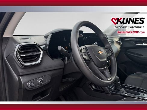 Used 2025 Chevrolet TrailBlazer LT AWD/4WD image 13