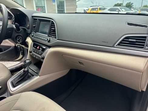 Used 2017 Hyundai Elantra SE FWD image 14