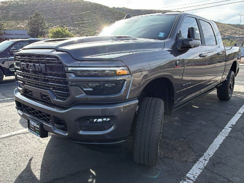 Used 2025 RAM 2500 Laramie AWD/4WD image 3