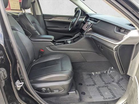 Used 2022 Jeep Grand Cherokee Limited image 18