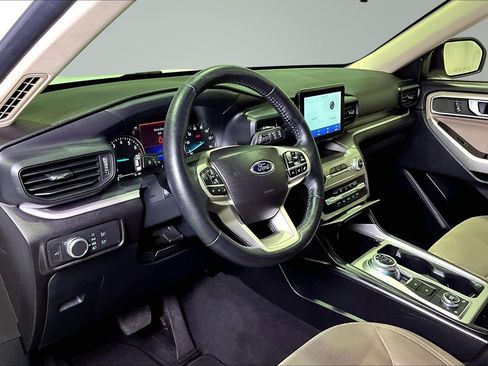 Used 2022 Ford Explorer XLT AWD/4WD image 17