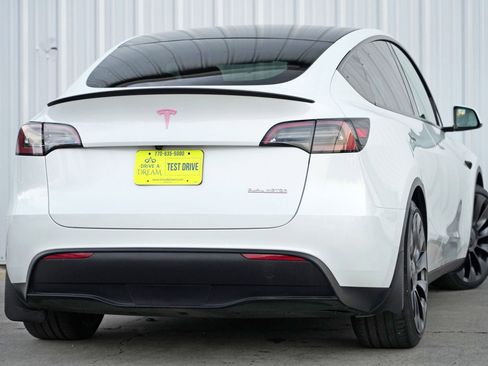 Used 2023 Tesla Model Y Performance image 5
