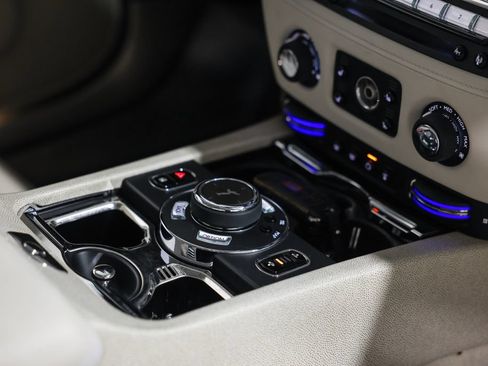 Used 2014 Rolls-Royce Wraith RWD image 25