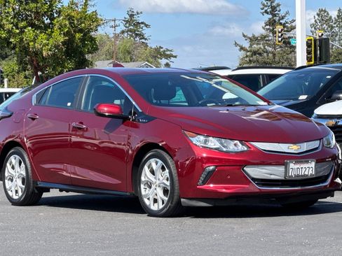 Used 2017 Chevrolet Volt Premier w/ Driver Confidence II Package image 2