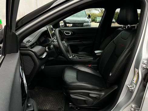 Used 2025 Jeep Compass Trailhawk image 10