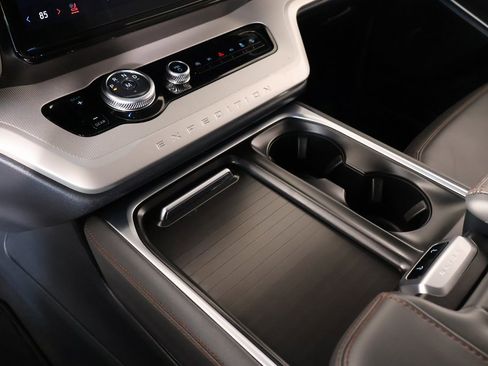 Used 2025 Ford Expedition Active image 9