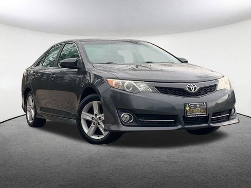 Used 2012 Toyota Camry SE image 2