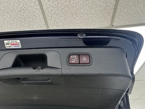 Used 2018 Mercedes-Benz GLC 300 4MATIC image 40