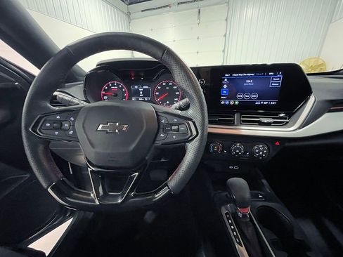 Used 2024 Chevrolet Trax RS FWD image 35